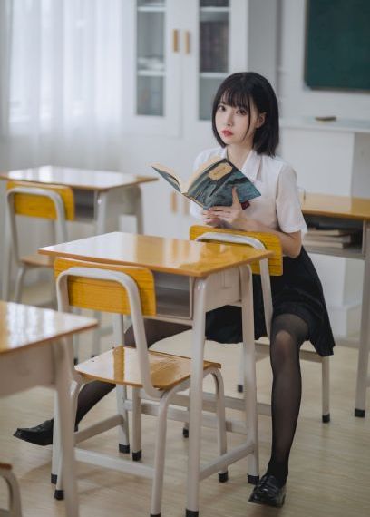 怡春院国产黑丝_BD英语高清在线